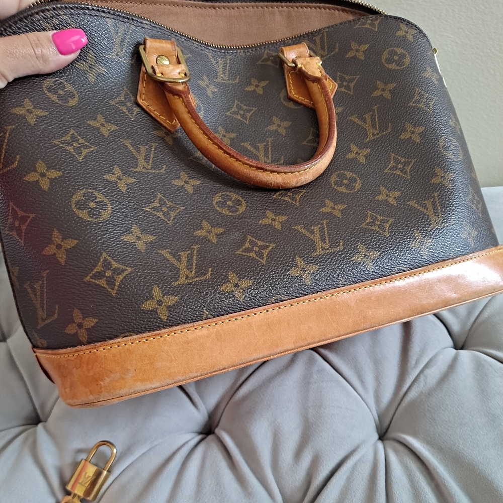 Louis Vuitton Alma Monogram Bag - Picture 3 of 9